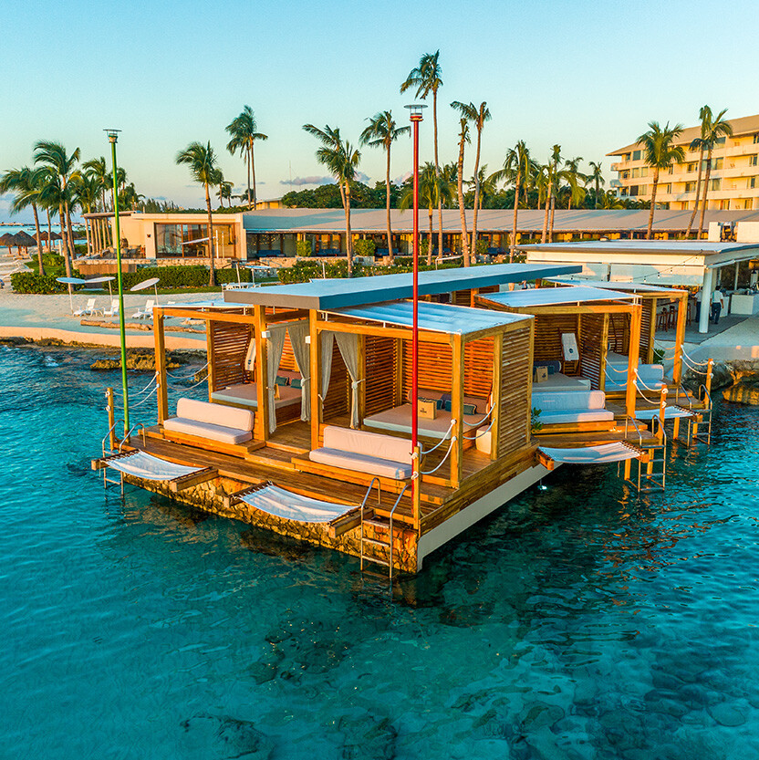 Espacio para bodas con cabañas sobre el mar en Cozumel