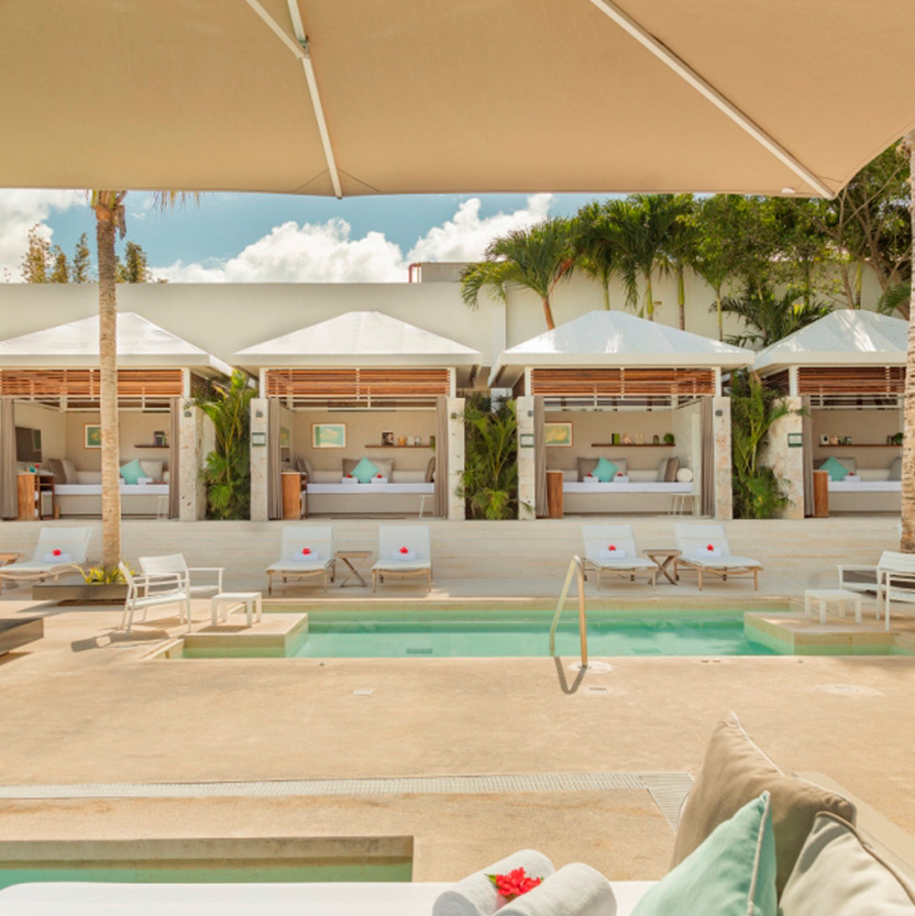 Wedding on Cozumel beach with pool